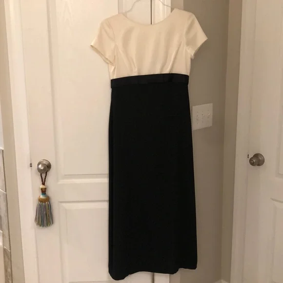 Liz Claiborne | Dresses | Liz Claiborne Night Petite Collection Size 6p  Black And Cream Dress Cap Sleeve | Poshmark